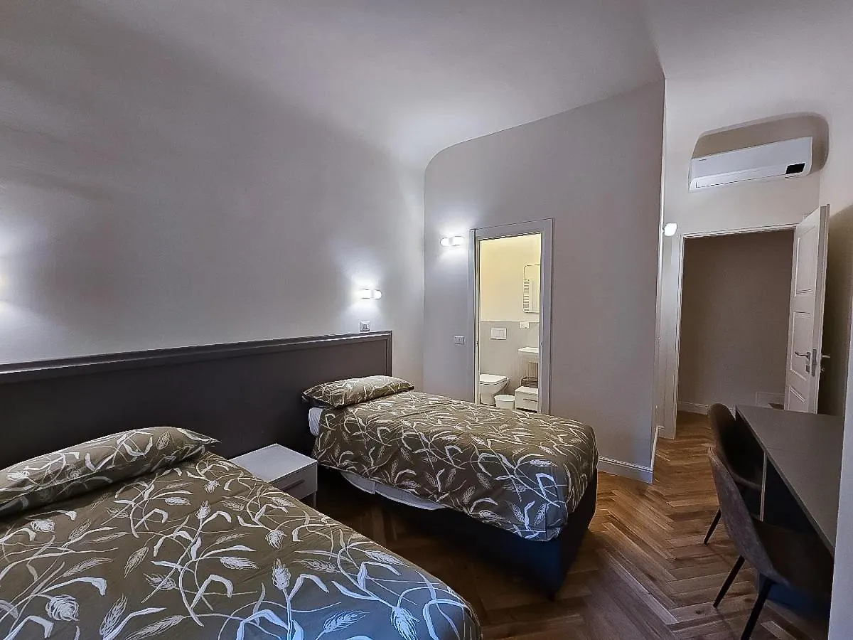 Centralissimo Due Passi Dal Duomo Per Gruppi Apartment Florence Italy
